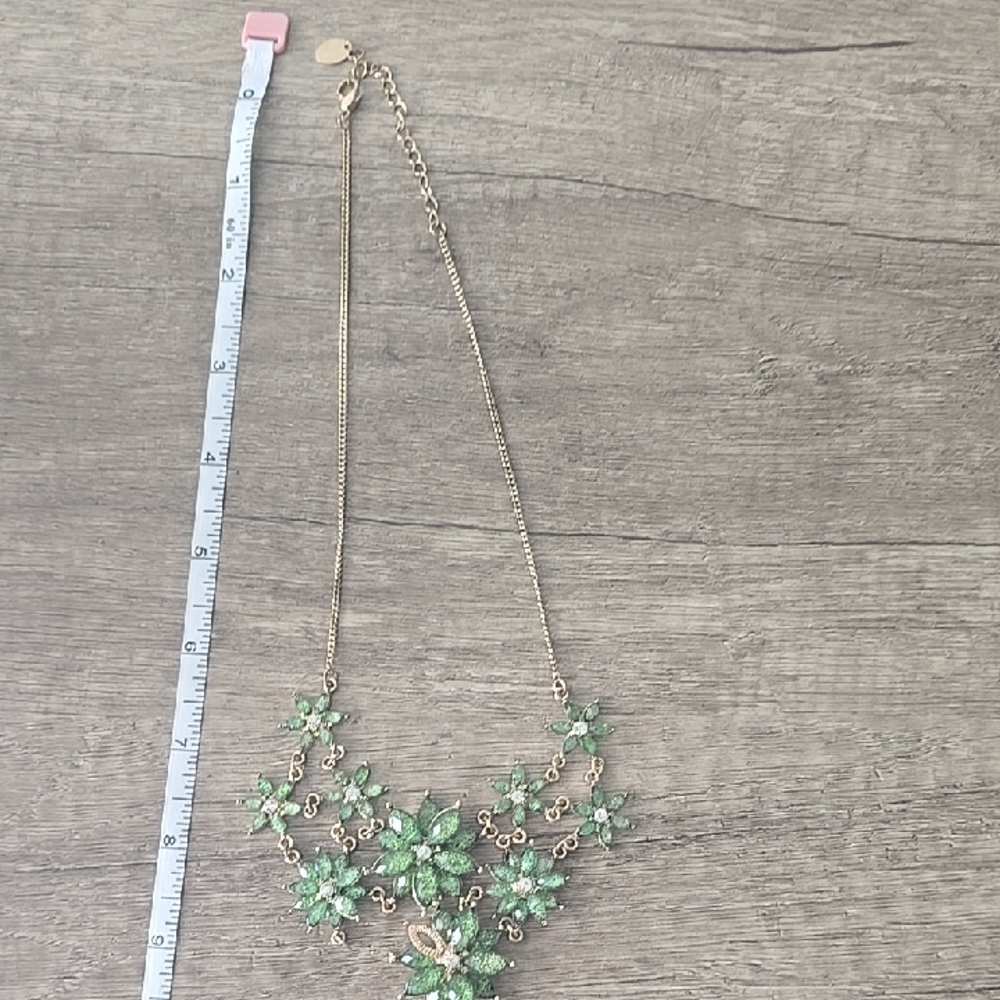 Elegant Green Floral Necklace
